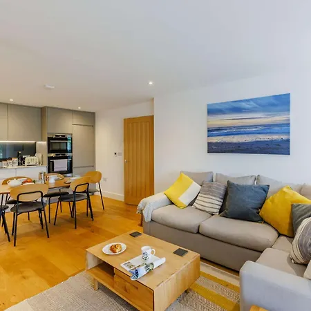 2 Bed In 90096 *